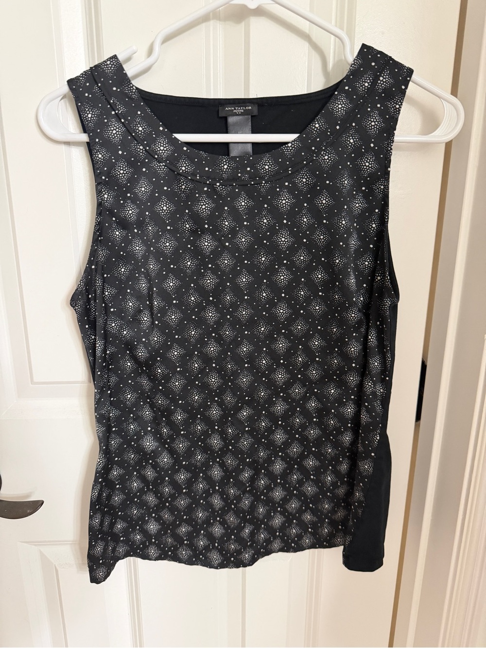 Ann Taylor Black Sleeveless Printed Shell Top